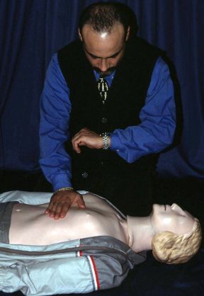 Valutazione della frequenza respiratoria. Valutazione della frequenza respiratoria. Una alterazione della frequenza del respiro è indice prognostico sfavorevole in caso di trauma cranico. Valutazione della frequenza respiratoria. Valutazione della frequenza respiratoria. Una alterazione della frequenza del respiro è indice prognostico sfavorevole in caso di trauma cranico.