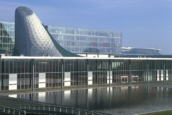 Polo fieristico di Milano Rho-Pero Polo fieristico di Milano Rho-Pero, realizzato nel 2004 dall’architetto Massimiliano Fuksas.
© De Agostini Picture Library. Polo fieristico di Milano Rho-Pero Polo fieristico di Milano Rho-Pero, realizzato nel 2004 dall’architetto Massimiliano Fuksas.
© De Agostini Picture Library.