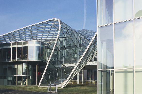 Fiera Milano Fiera Milano comprende otto padiglioni che mettono a disposizione oltre 400.000 metri quadrati espositivi.
© De Agostini Picture Library. Fiera Milano Fiera Milano comprende otto padiglioni che mettono a disposizione oltre 400.000 metri quadrati espositivi.
© De Agostini Picture Library.