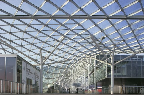 Fiera Milano Fiera Milano è il centro espositivo realizzato dall’architetto Massimiliano Fuksas.
© De Agostini Picture Library. Fiera Milano Fiera Milano è il centro espositivo realizzato dall’architetto Massimiliano Fuksas.
© De Agostini Picture Library.