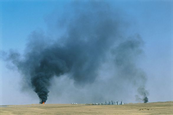 Giacimento petrolifero, Deserto Libico Giacimento petrolifero nel Deserto Libico.
© De Agostini Picture Library. Giacimento petrolifero, Deserto Libico Giacimento petrolifero nel Deserto Libico.
© De Agostini Picture Library.
