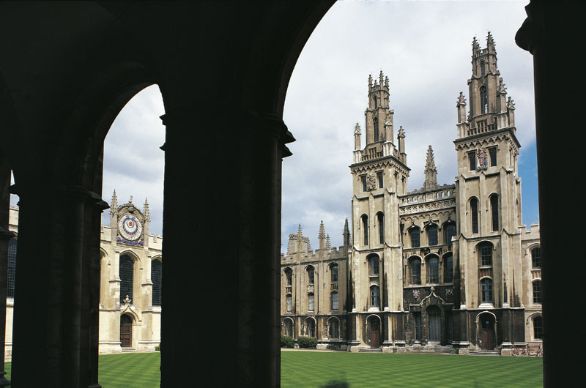 Trinity College Le sale di Hogwarts corrispondono agli interni di diversi edifici accademici di Oxford, in questa foto il Trinity College.
© De Agostini Picture Library. Trinity College Le sale di Hogwarts corrispondono agli interni di diversi edifici accademici di Oxford, in questa foto il Trinity College.
© De Agostini Picture Library.