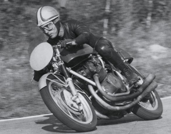 Remo Venturi (n. 1927), pilota italiano sulla pista dell'autodromo di Monza in occasione delle prove del Gran Premio Motociclistico d'Europa del 1958 Il Gran Premio Motociclistico d'Europa è stato una delle prove del Motomondiale, il Campionato del mondo di velocità. Remo Venturi (n. 1927), pilota italiano sulla pista dell'autodromo di Monza in occasione delle prove del Gran Premio Motociclistico d'Europa del 1958 Il Gran Premio Motociclistico d'Europa è stato una delle prove del Motomondiale, il Campionato del mondo di velocità.