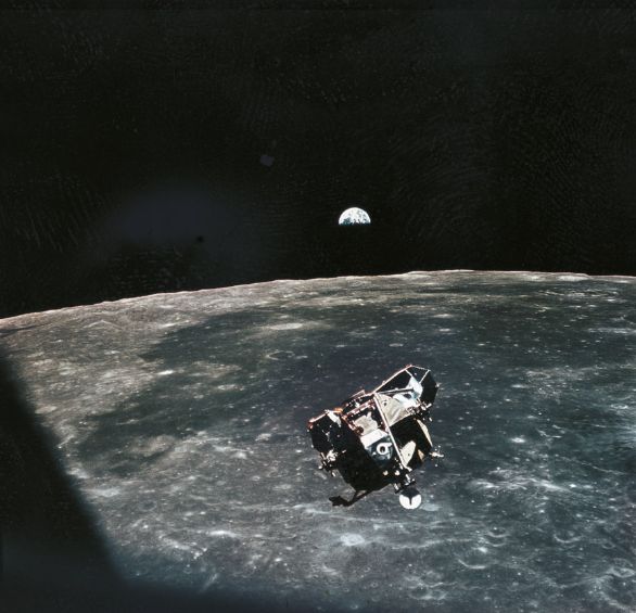 Discesa del LEM sulla Luna LEM è la sigla del veicolo spaziale statunitense Discesa del LEM sulla Luna LEM è la sigla del veicolo spaziale statunitense