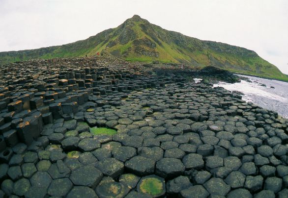 Giant's Causeway, Irlanda Giant’s Causeway è senza alcun dubbio la più spettacolare curiosità naturale non solo dell’Ulster. Giant's Causeway, Irlanda Giant’s Causeway è senza alcun dubbio la più spettacolare curiosità naturale non solo dell’Ulster.