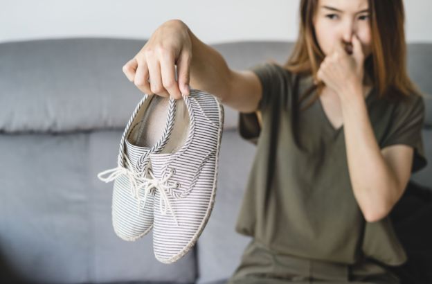 puzza-piedi-scarpe puzza-piedi-scarpe