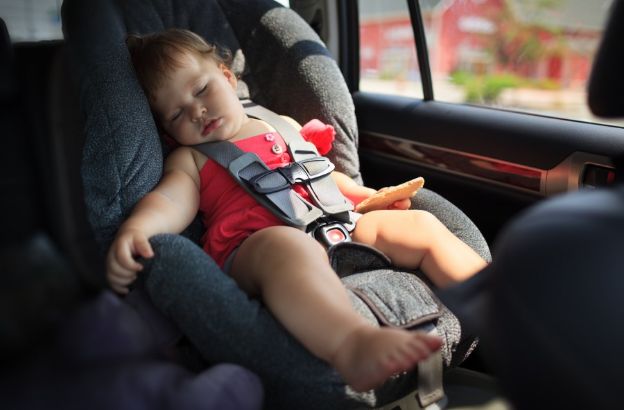 viaggiare-con-i-bambini-in-auto viaggiare-con-i-bambini-in-auto