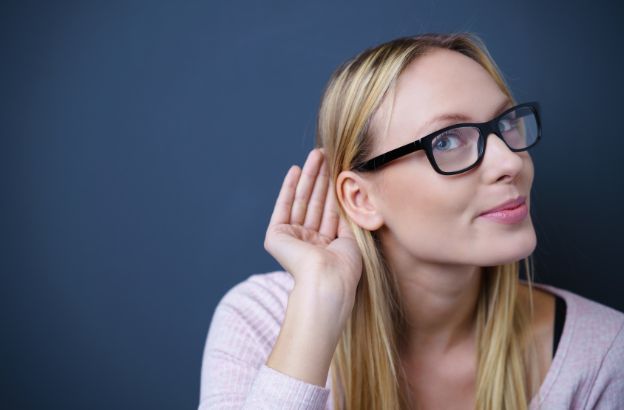 woman-listening woman-listening