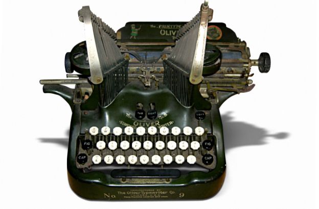 macchina-scrivere macchina-scrivere