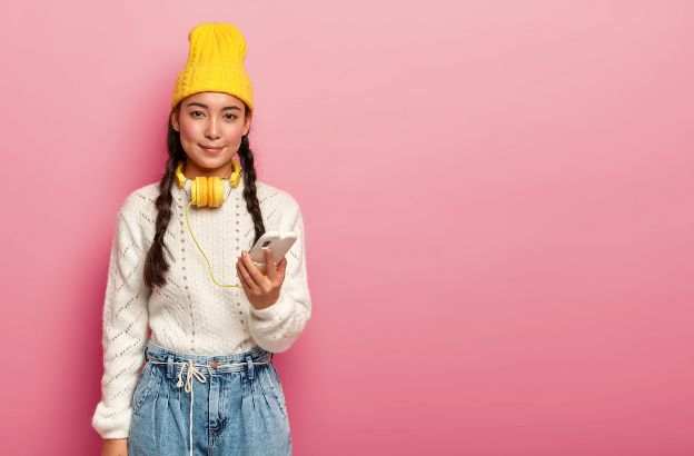 ragazza-con-smartphone.jpg ragazza-con-smartphone.jpg