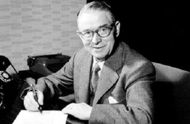 Ole-Kirk-Kristiansen.jpg Ole-Kirk-Kristiansen.jpg