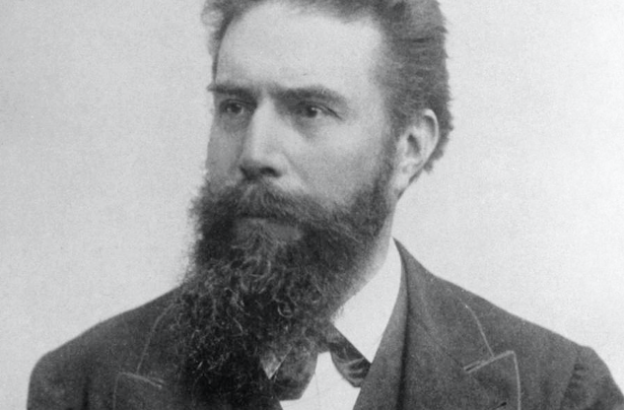 Roentgen.jpg Roentgen.jpg