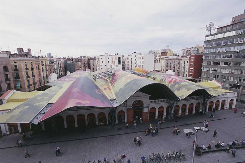 Mercato di Santa Caterina, Barcellona Mercato di Santa Caterina, edificio della metà del XIX secolo restaurato su progetto di Enric Miralles e Benedetta Tagliabue presso le Ramblas a Barcellona.
De Agostini Picture Library