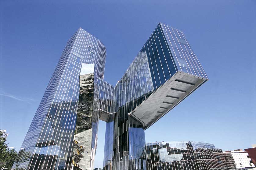 Torre Mare Nostrum, Barcellona La torre Mare Nostrum a Barcellona nata da un progetto dell'architetto Enric Miralles.
De Agostini Picture Library