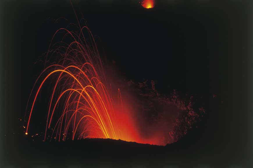 Isola di Stromboli Sicilia - Arcipelago delle Isole Eolie - Isola di Stromboli, il vulcano in eruzione.
© De Agostini Picture Library