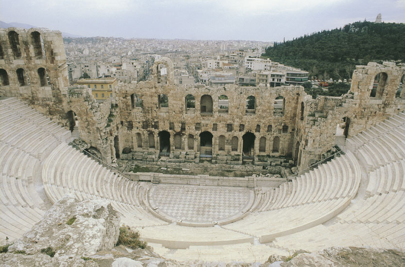 L'Odeion di Erode Attico ad Atene Nel 161 d.C. il politico e sofista Erode Attico fece costruire in memoria della moglie Aspasia Annia Regilla un piccolo teatro in pietra su un pendio dell'acropoli di Atene. Il teatro fu distrutto nel 267, a causa all'invasione degli Eruli, e ricostruito successivamente nel tempo.
