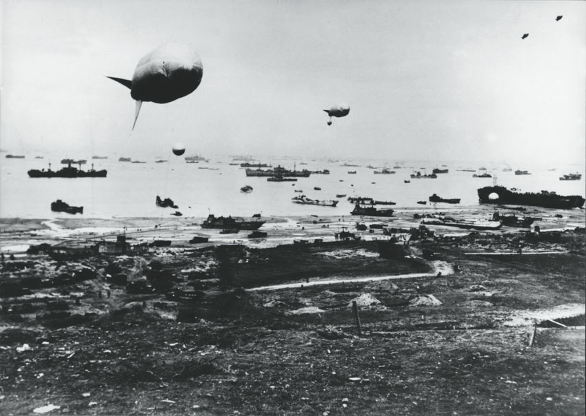 Soldati americani all'Omaha beach Omaha beach è il nome in codice dato dagli Alleati ad una delle cinque spiagge su cui avvennero gli sbarchi.